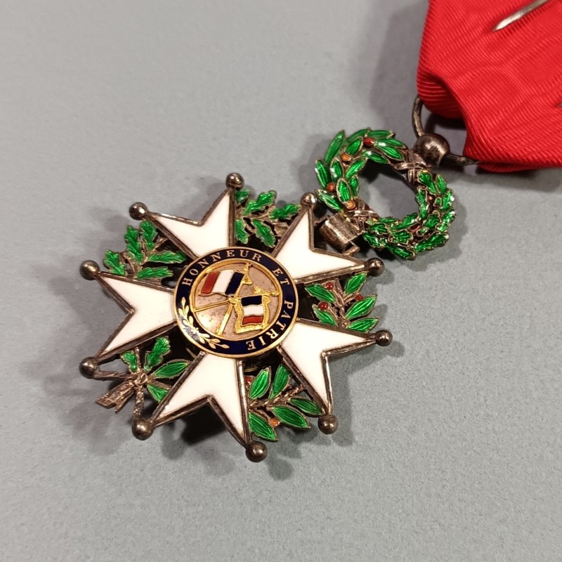 FRANCE MEDAILLE CROIX DE CHEVALIER DE L'ORDRE DE LA LEGION D'HONNEUR 3 ème REPUBLIQUE MODELE EN ARGENT A FILETS